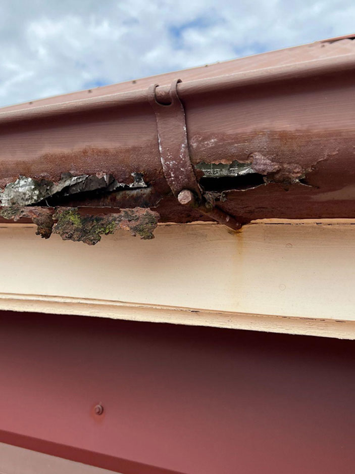 a builder on scaffolding is building the roof of a house from ceramic tiles in gold coast, job, reliable, leaks, team, gold coast, team, range, team, leak