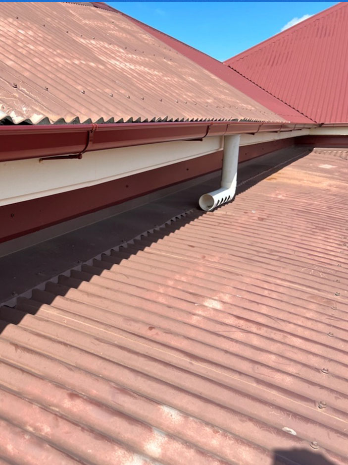 a builder on scaffolding is building the roof of a house from ceramic tiles in gold coast, job, reliable, leaks, team, gold coast, team, range, team, leak